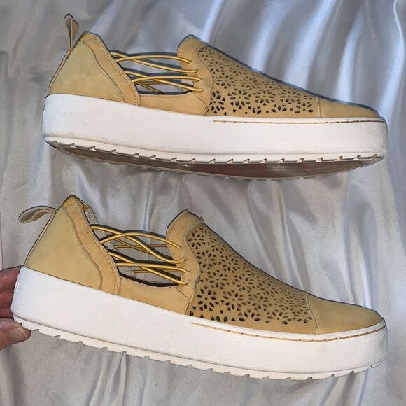 Euc jambu Mustard Slip On’s - Picture 2 of 4